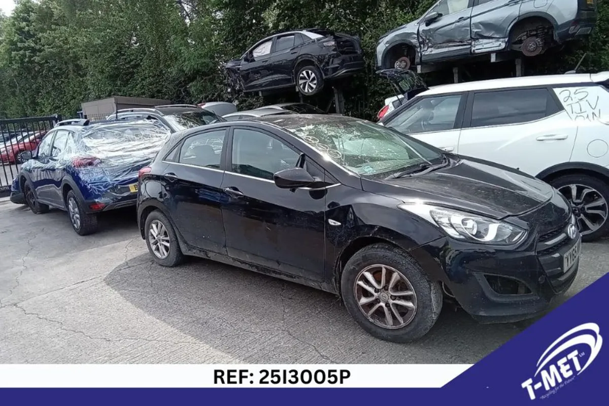 2015 HYUNDAI I30 BREAKING FOR PARTS - Image 2