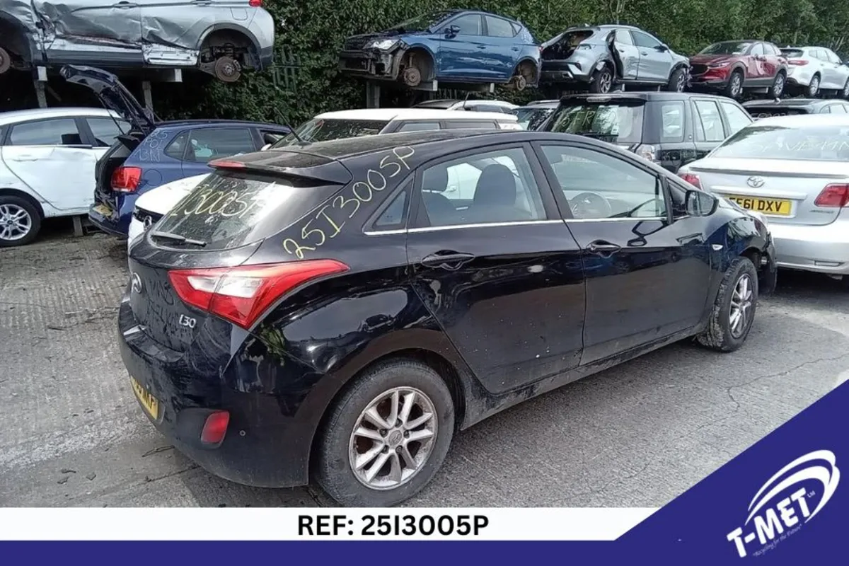 2015 HYUNDAI I30 BREAKING FOR PARTS - Image 3