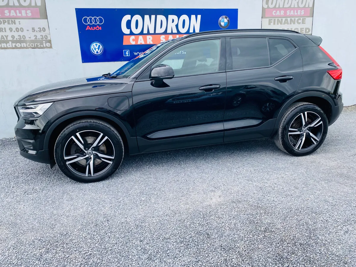 2021 VOLVO XC40 1.5 R-DESIGN  RECHARGE 208BHP - Image 2