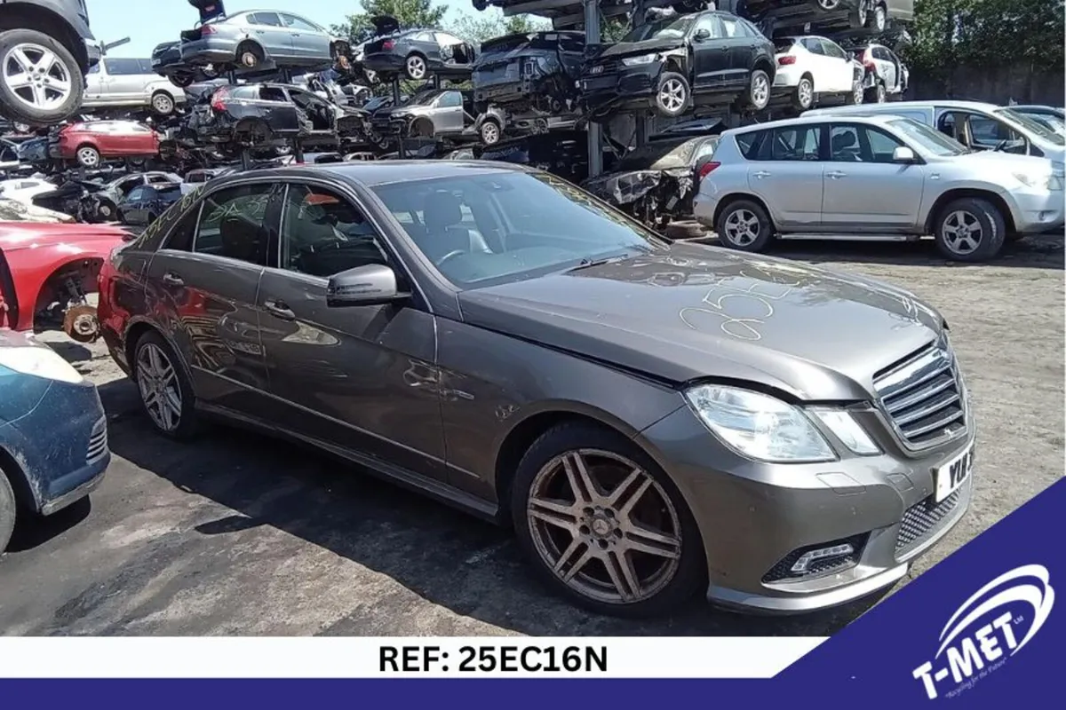 2011 MERCEDES E-CLASS BREAKING FOR PARTS - Image 1