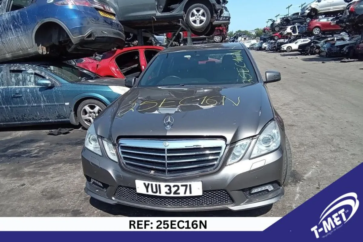 2011 MERCEDES E-CLASS BREAKING FOR PARTS - Image 2