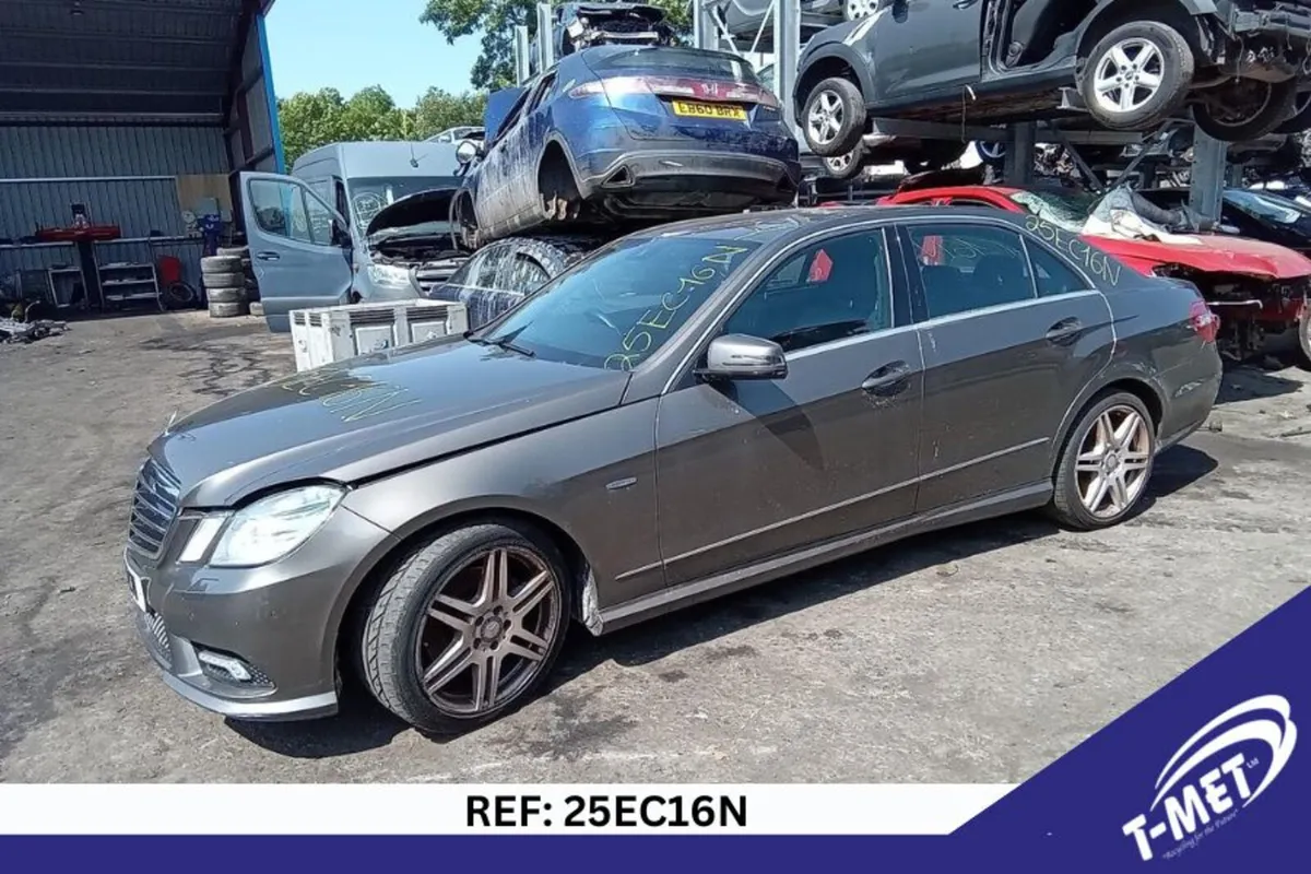 2011 MERCEDES E-CLASS BREAKING FOR PARTS - Image 3