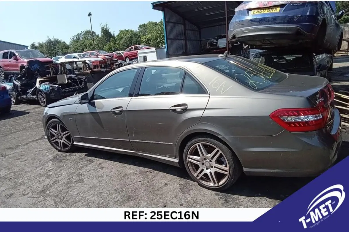 2011 MERCEDES E-CLASS BREAKING FOR PARTS - Image 4