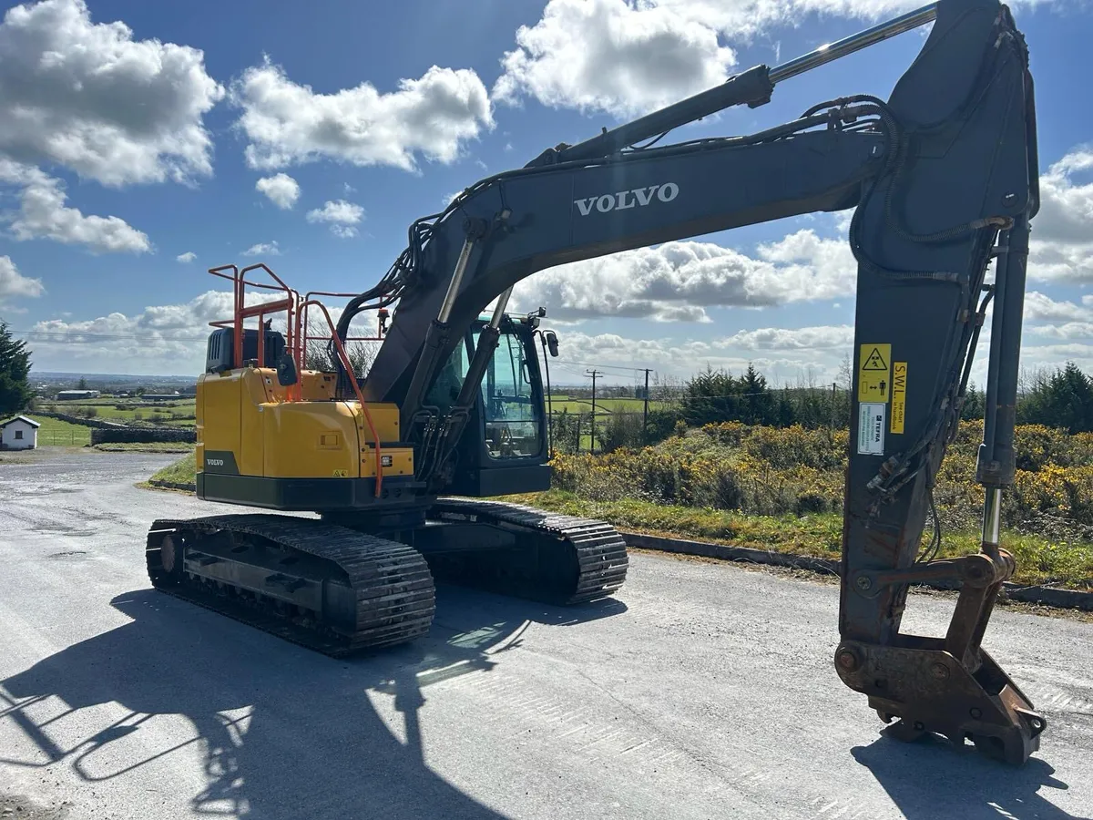 2019 Volvo ECR235EL - Image 2