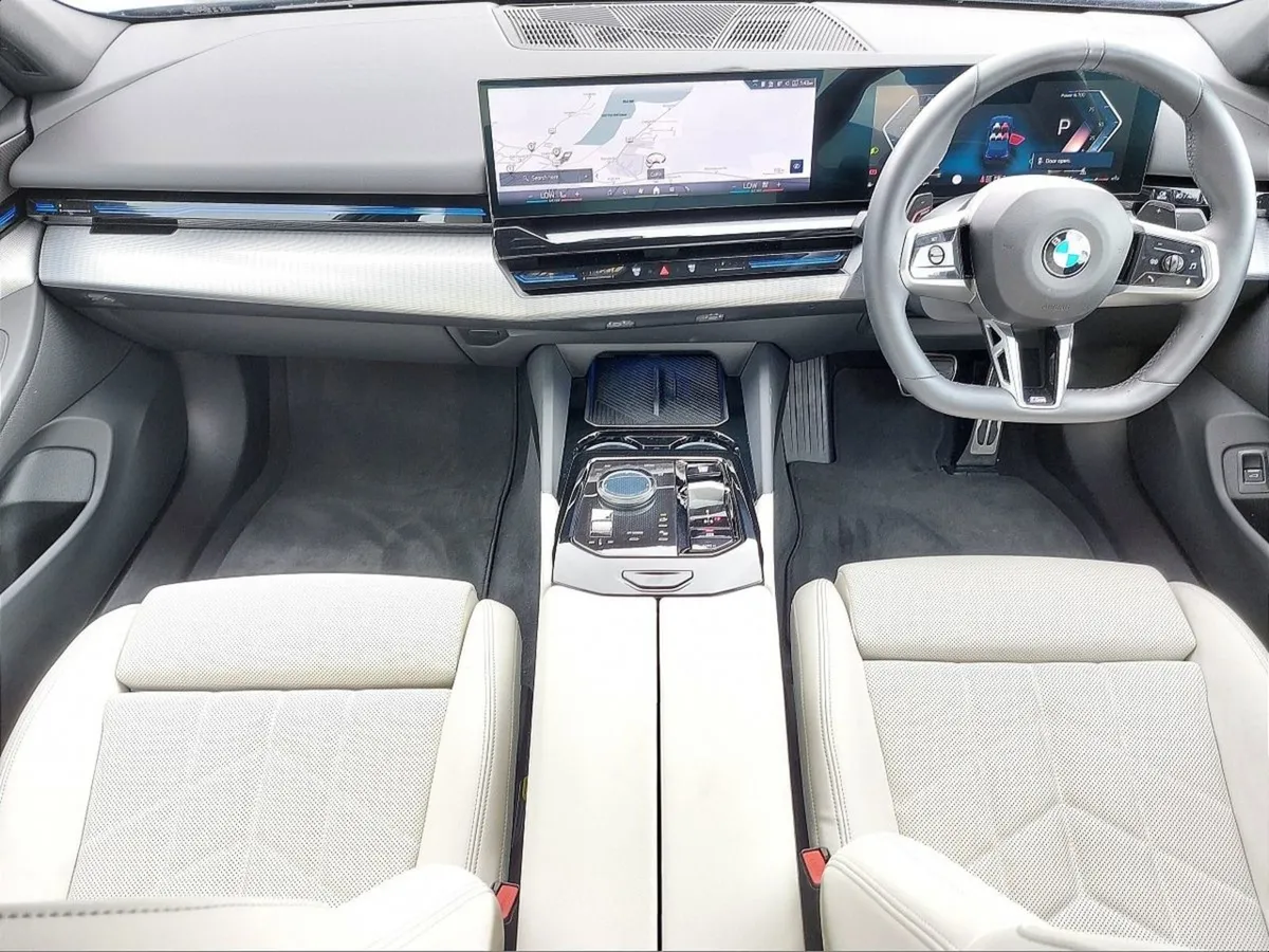 BMW 5 Series 520i M Sport Saloon - Image 4