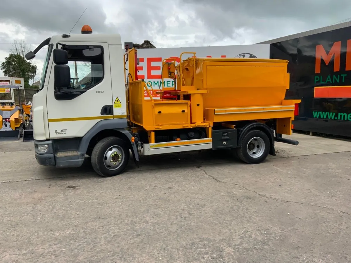 DAF LF 7.5t Twin Compartment Phoenix HOT Box. - Image 1