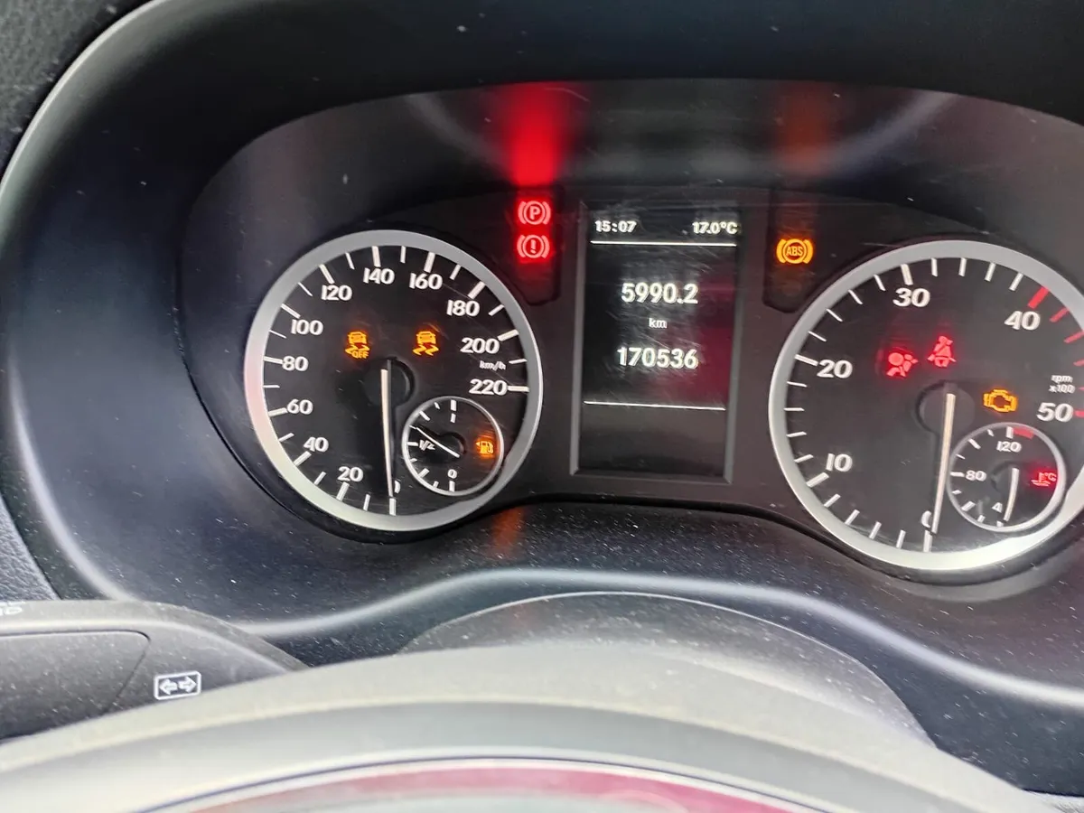 Mercedes Vito 2019 van - Image 4