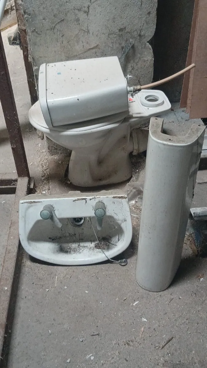 Wash hand basin,  toilet - Image 1