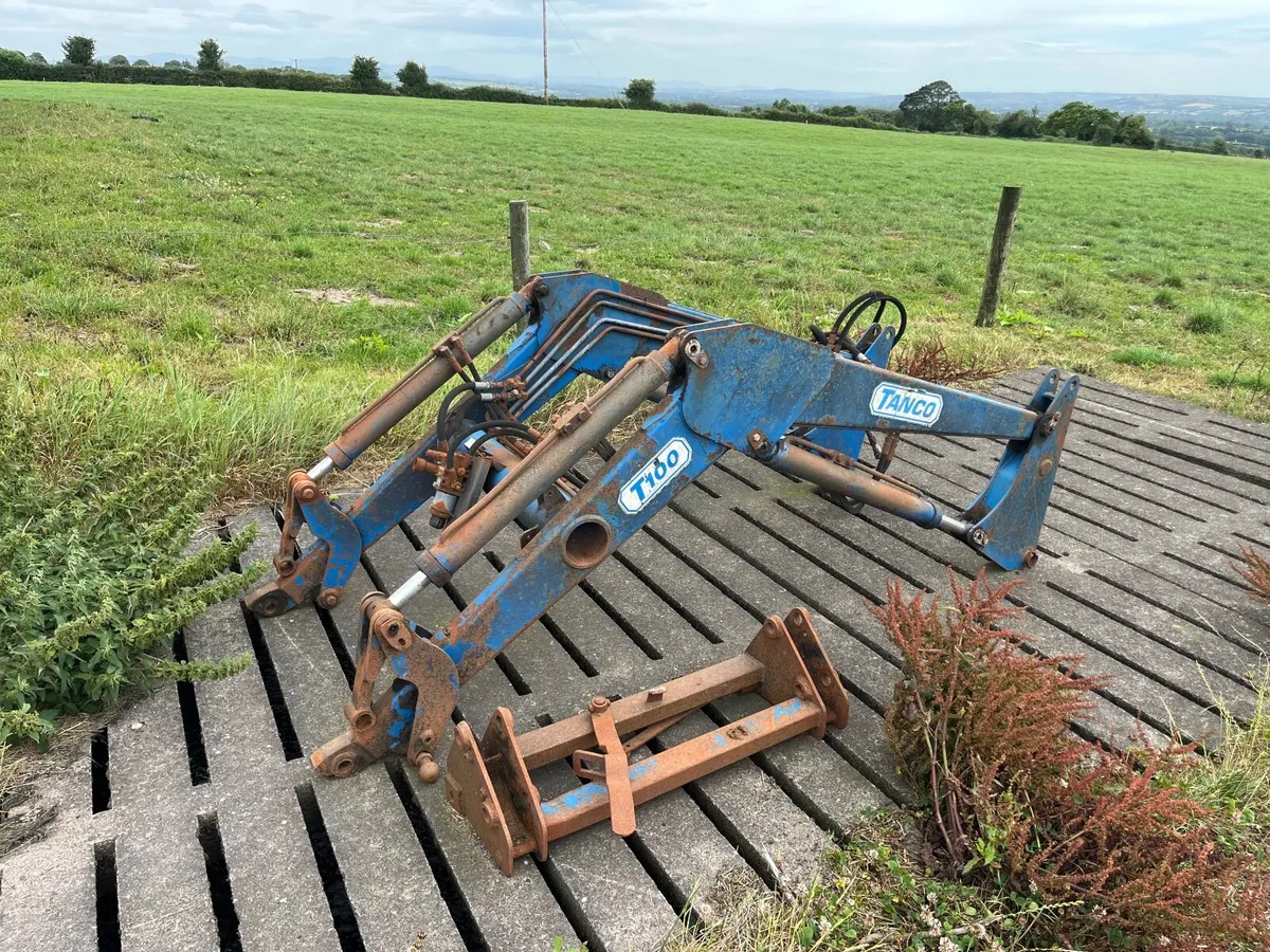 Tanco T100 loader - Image 1