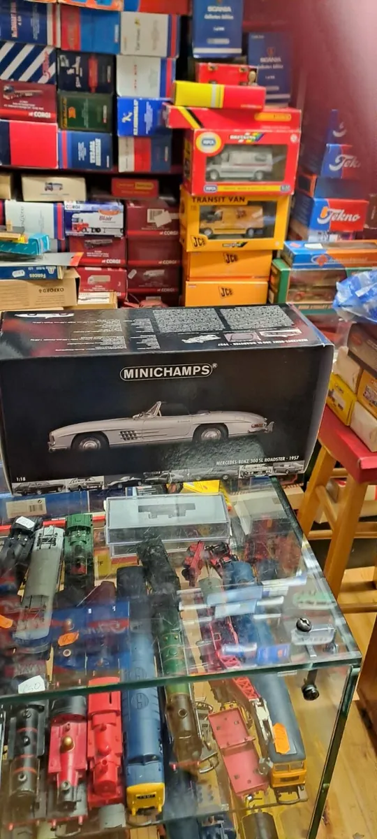 Corgi Minichamps Mercedes 1.18 - Image 1