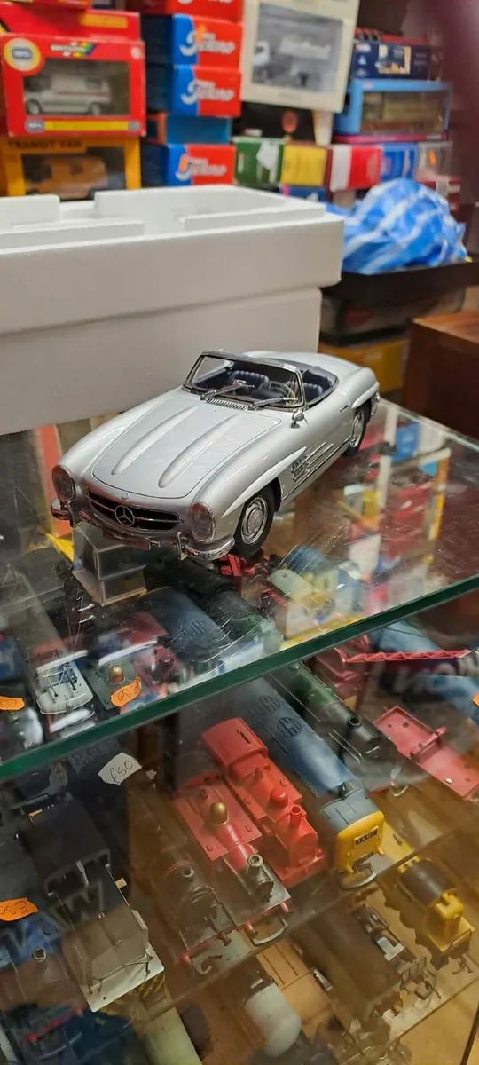 Corgi Minichamps Mercedes 1.18 - Image 3