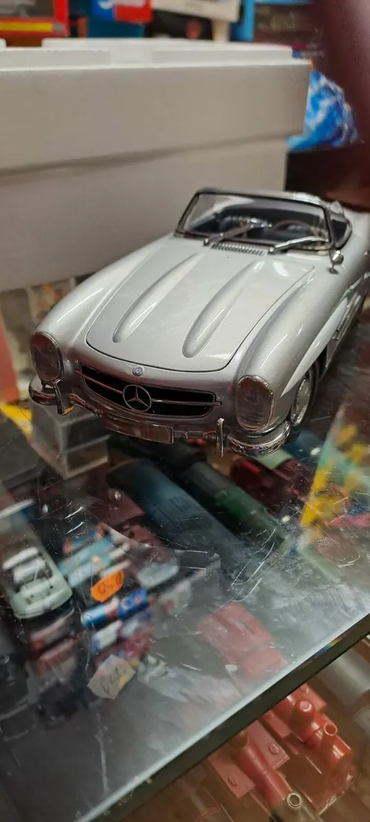 Corgi Minichamps Mercedes 1.18 - Image 4