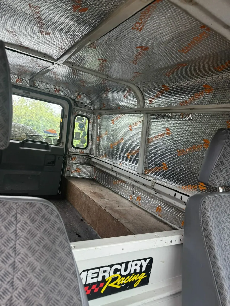 Land Rover Defender 2002 - Image 2
