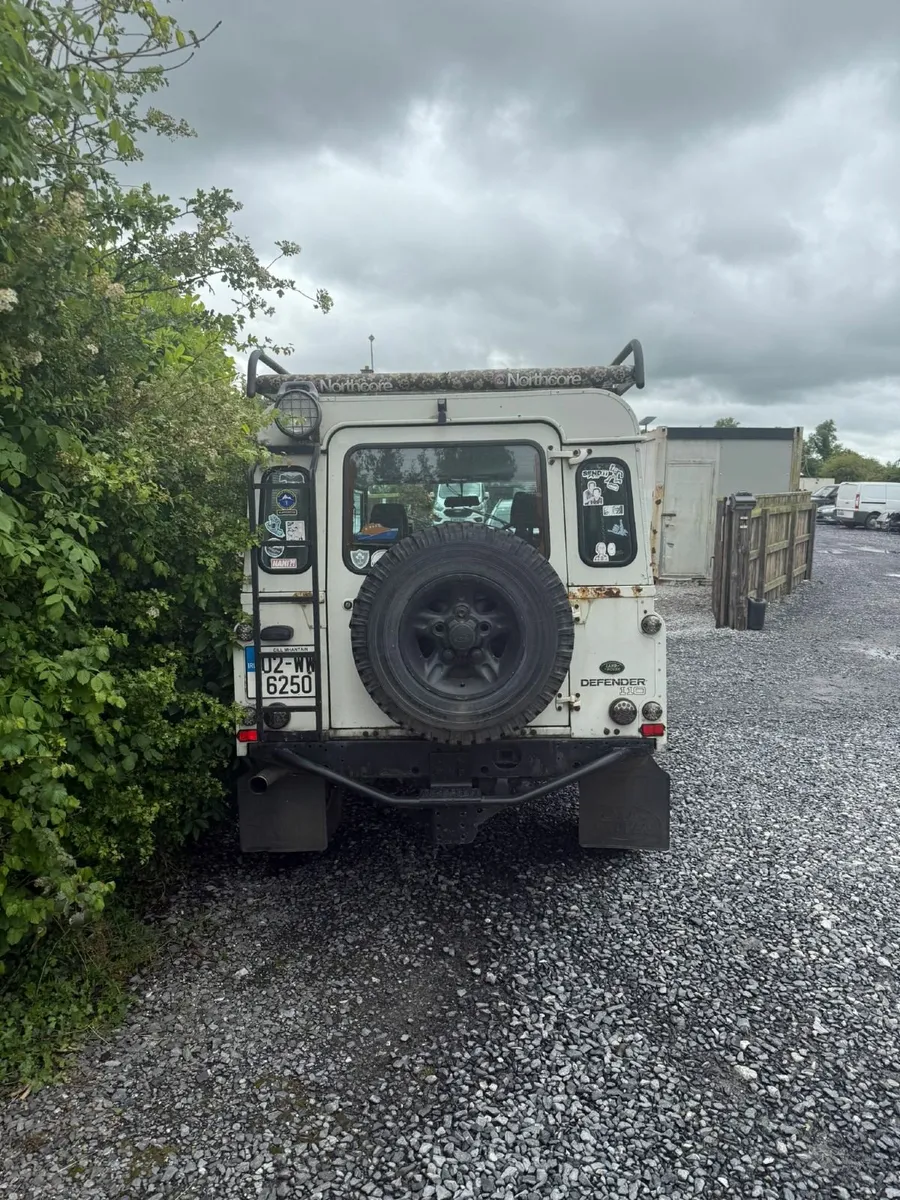 Land Rover Defender 2002 - Image 3