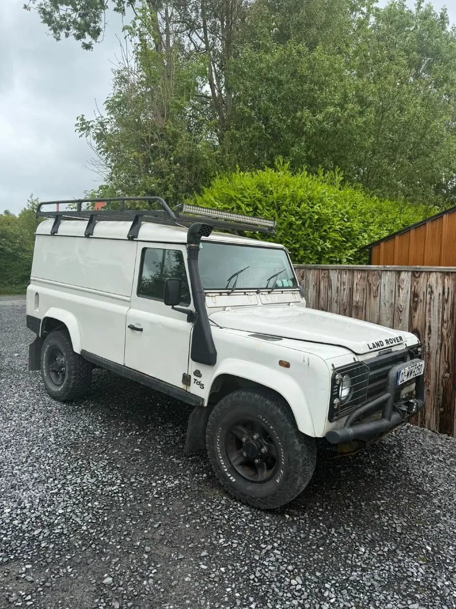Land Rover Defender 2002 - Image 4