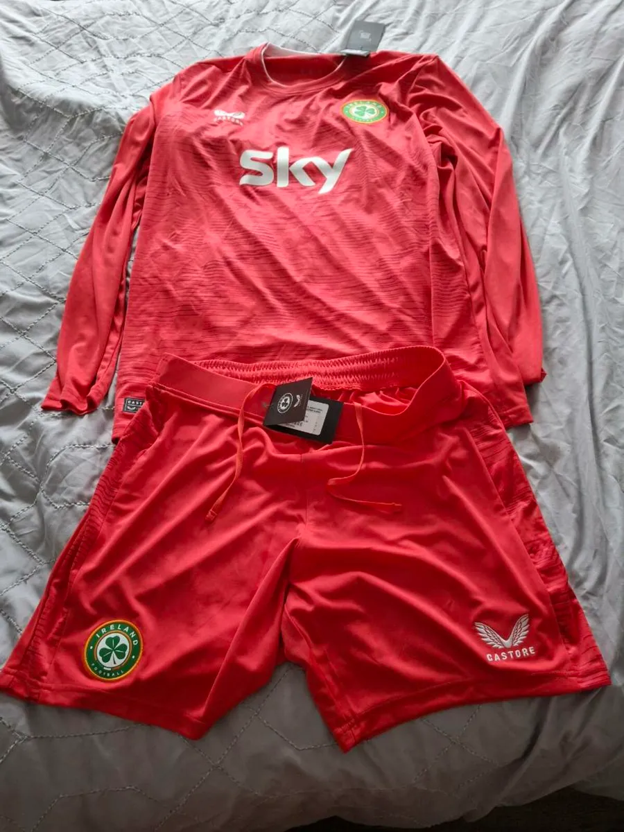 FAI Castore away shorts - Image 3
