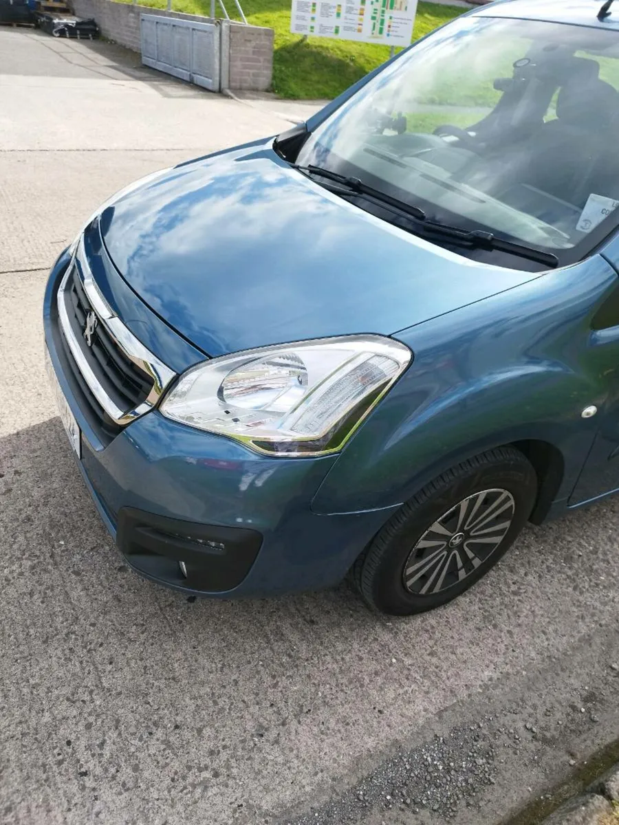 Taxi for rent - Image 2