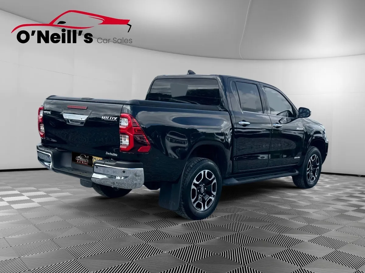 Toyota Hilux 2022 INVINCIBLE D-4D 4WD AUTO #239 - Image 3