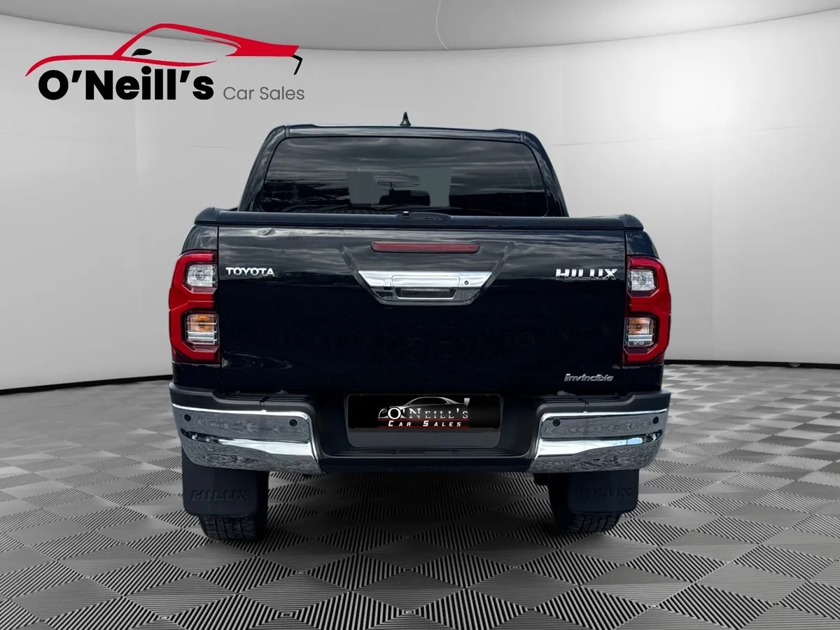 Toyota Hilux 2022 INVINCIBLE D-4D 4WD AUTO #239 - Image 4
