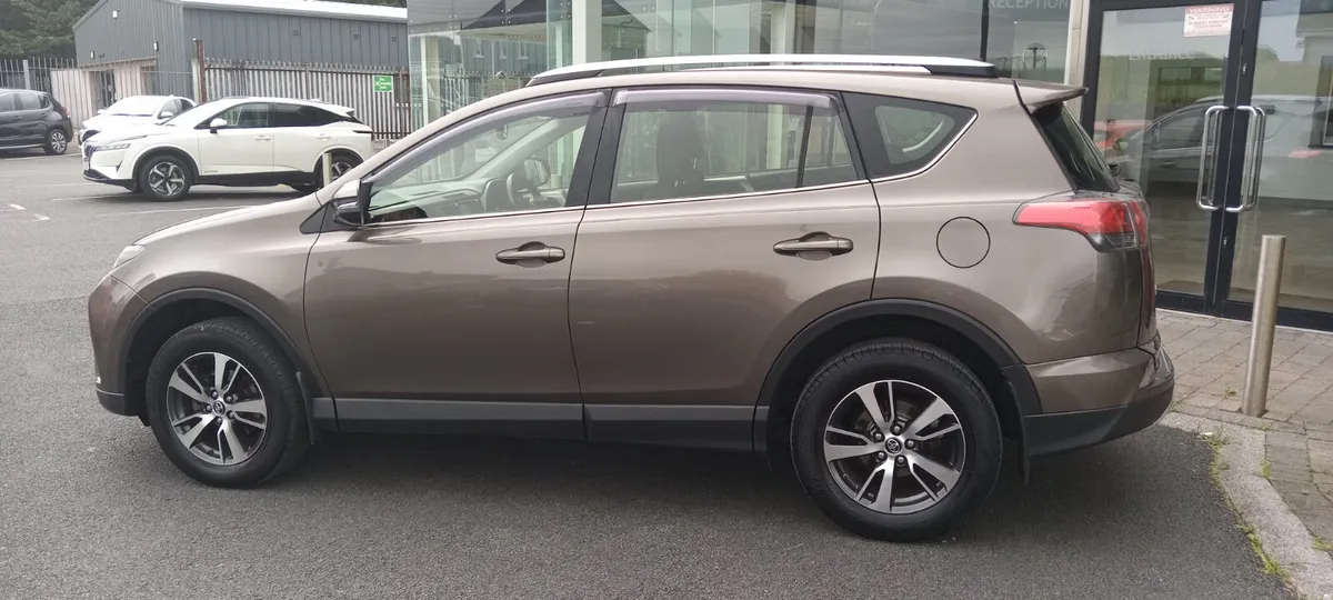 Toyota RAV4 2016 - Image 2