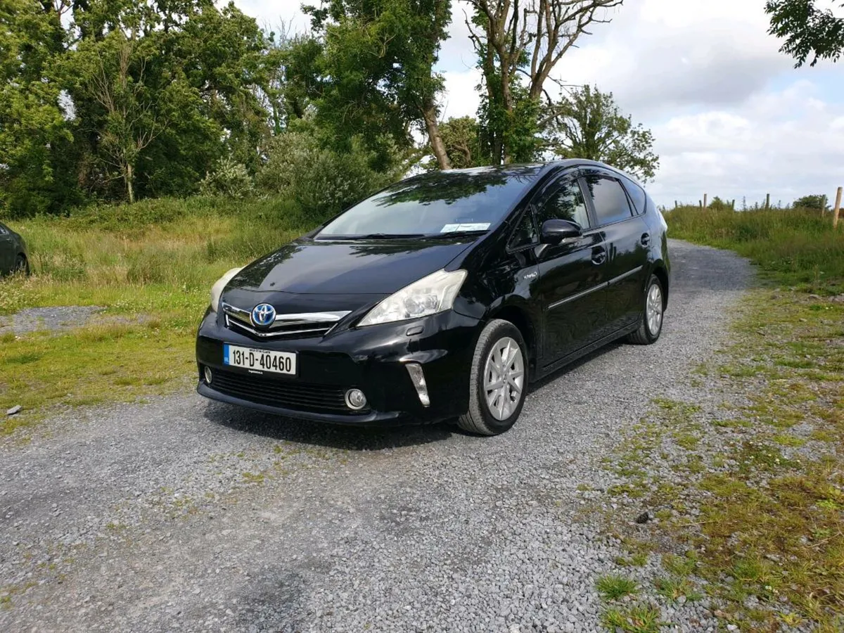 2013 Toyota Prius Alpha - Image 3