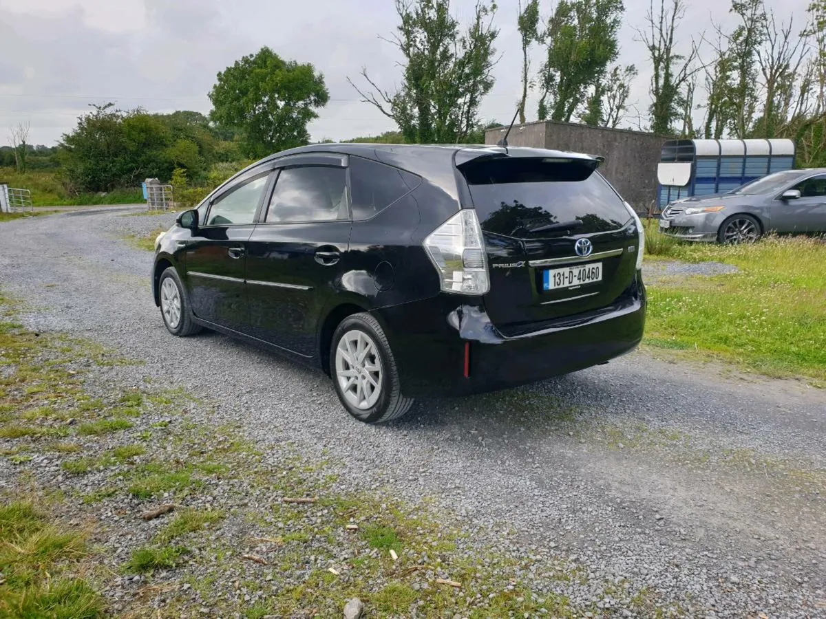 2013 Toyota Prius Alpha - Image 4