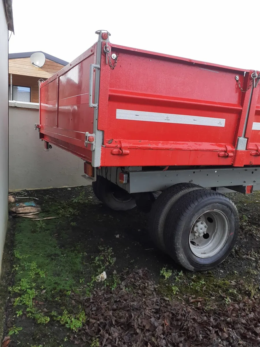 Trailer - Image 1