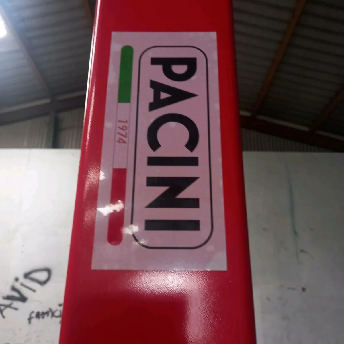 2 post lift - Image 1