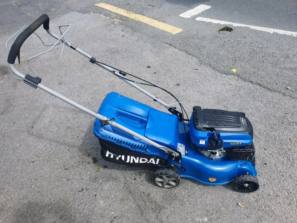 Hyundai self drive lawnmower - Image 1