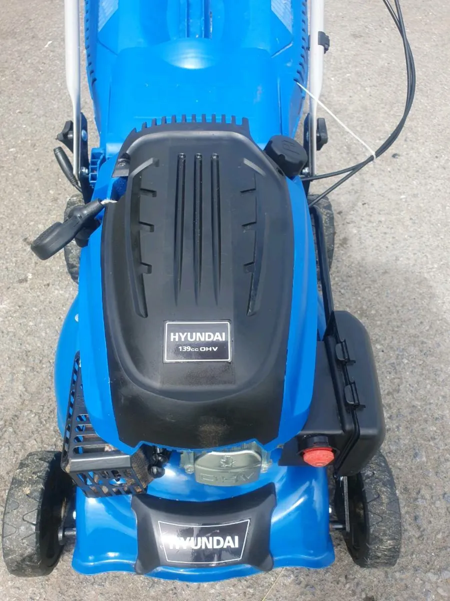 Hyundai self drive lawnmower - Image 4