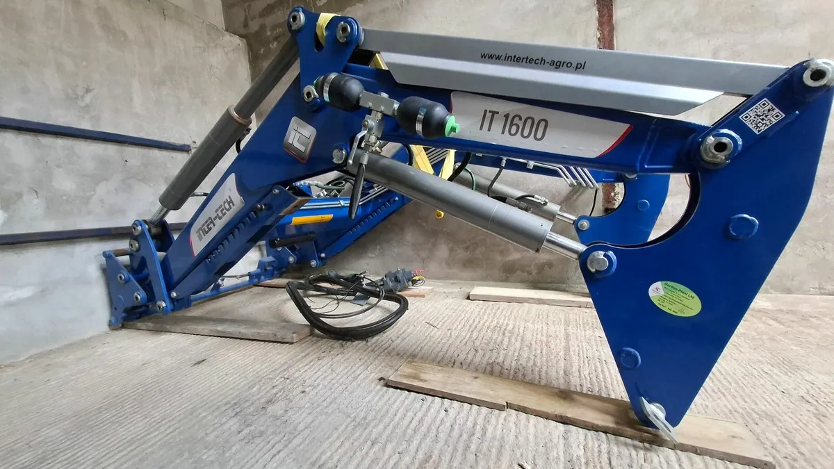 40 Series Front End loader - Image 4