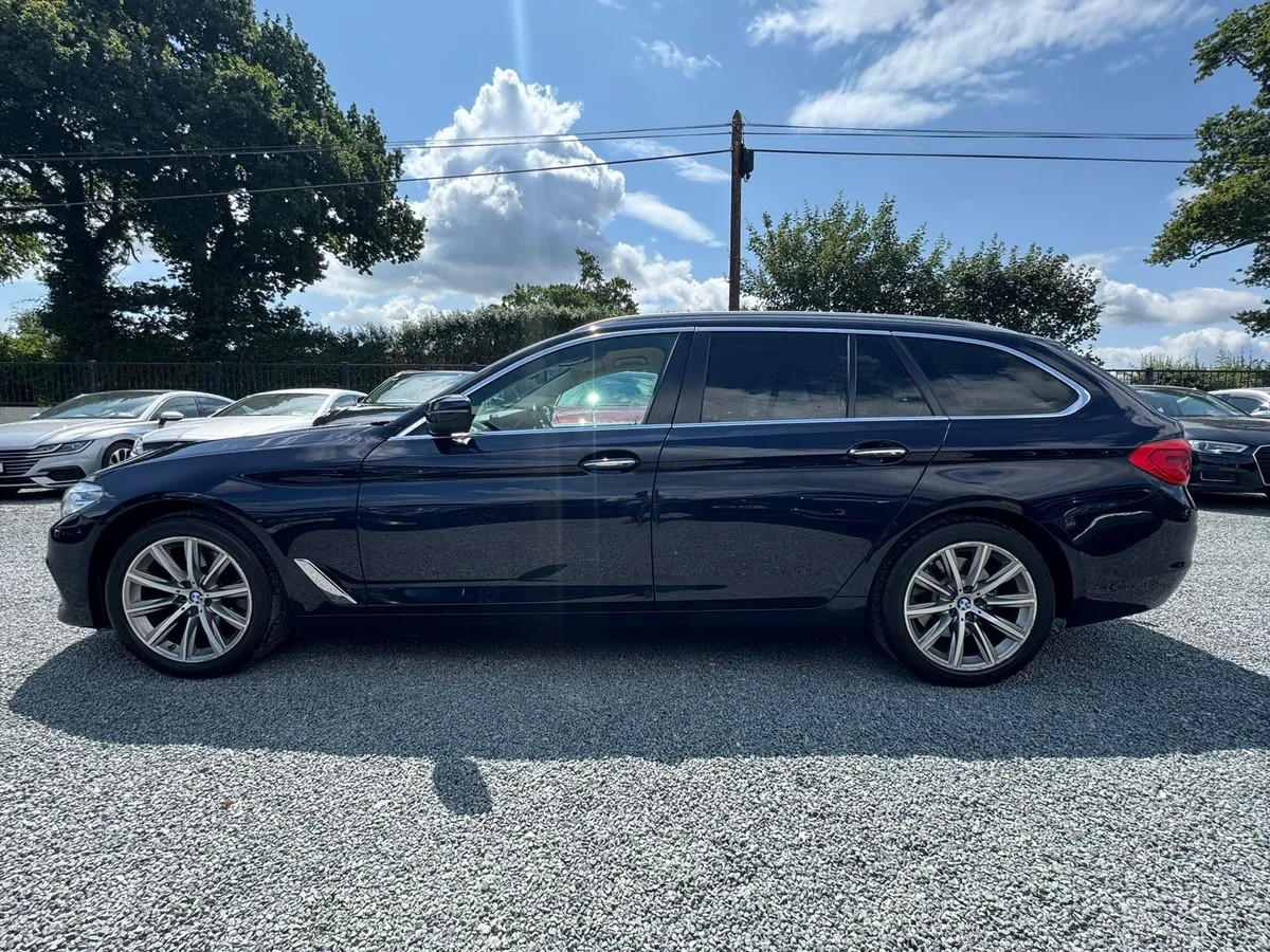 181 BMW 520D SE TOURING ESTATE midnight blue - Image 3