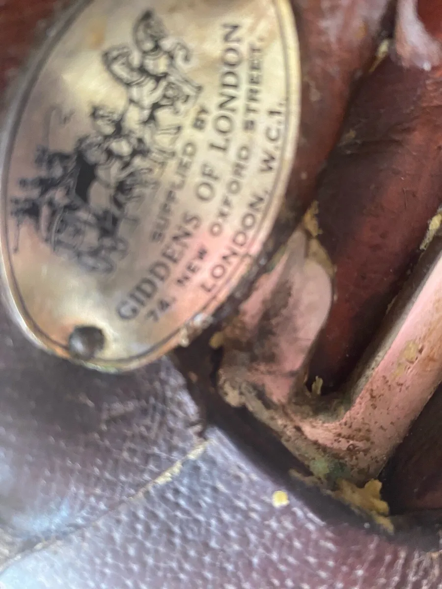Beautiful English leather saddle Giddens of London - Image 2