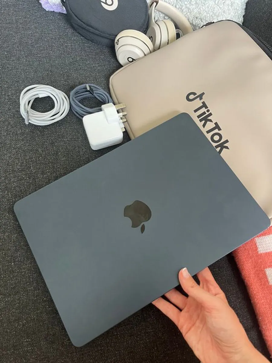 Apple Macbook Air 13' M3 16gb 512gb Midnight - Image 1