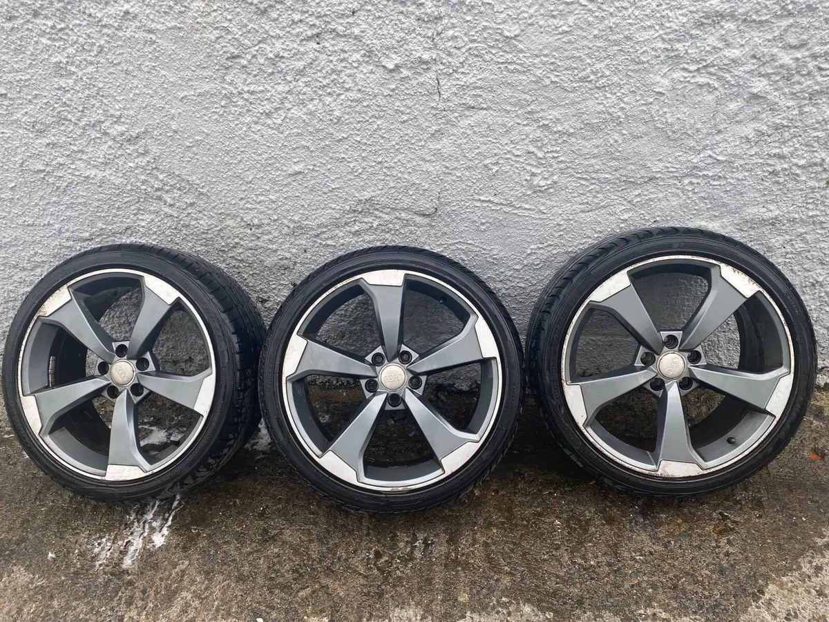 19’ TTRS Audi Alloys - Image 1