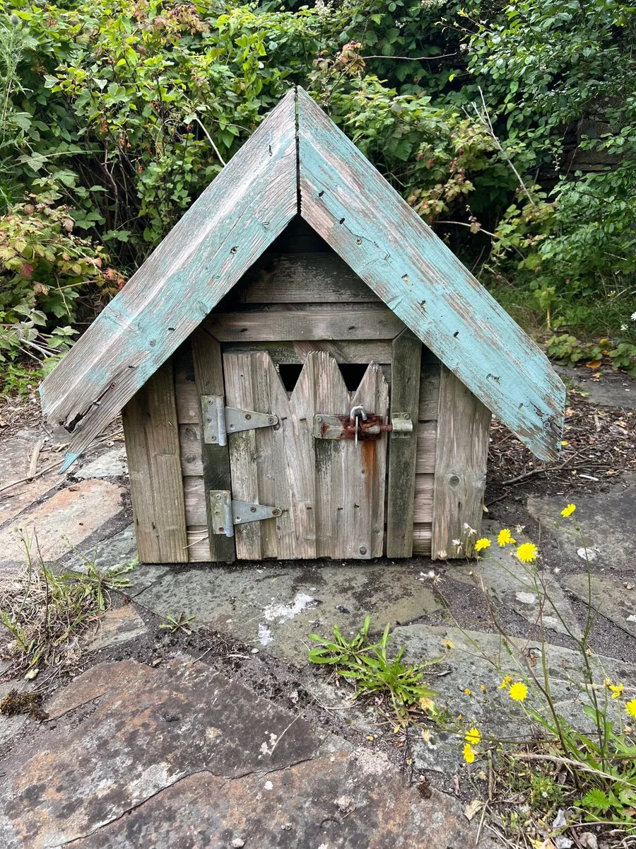 Dog houses x 2 free to collect - Image 1