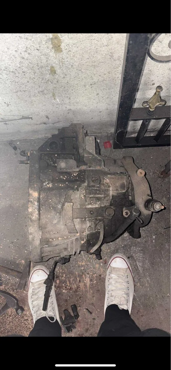 Traffic/vivaro/primastar 1.9 Gearbox - Image 1