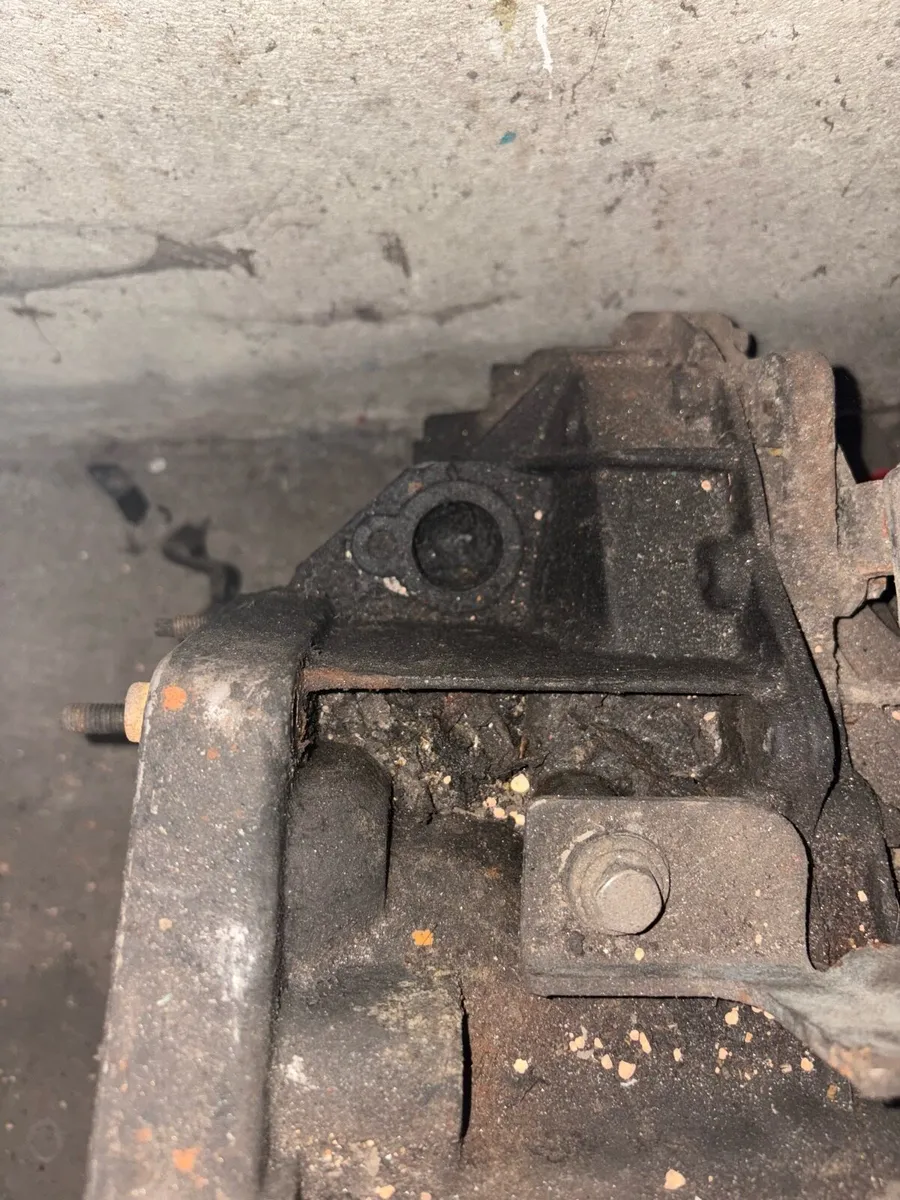 Traffic/vivaro/primastar 1.9 Gearbox - Image 2