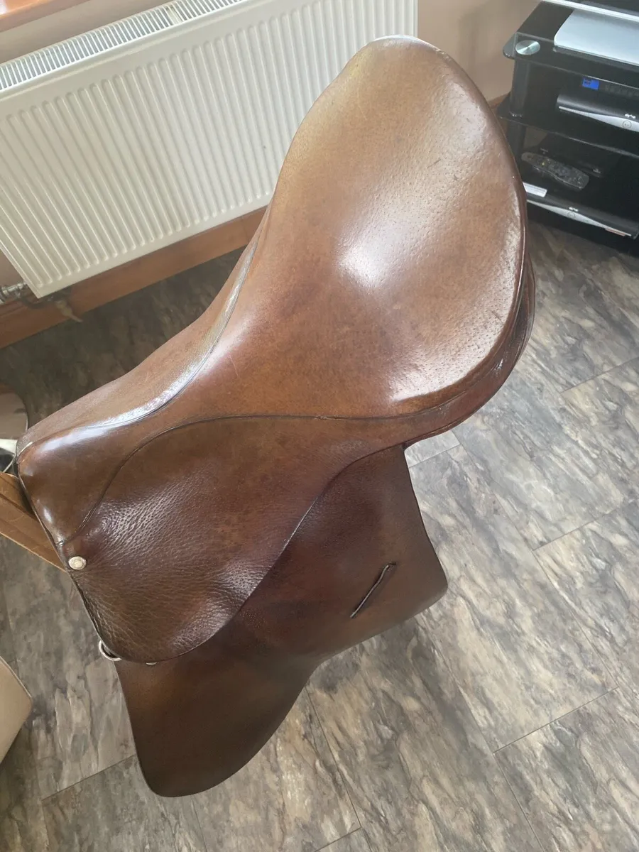 Beautiful leather English Saddle Gibson Saddlers - Image 3