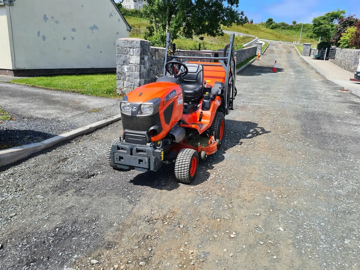 Kubota tractor mower - Image 1