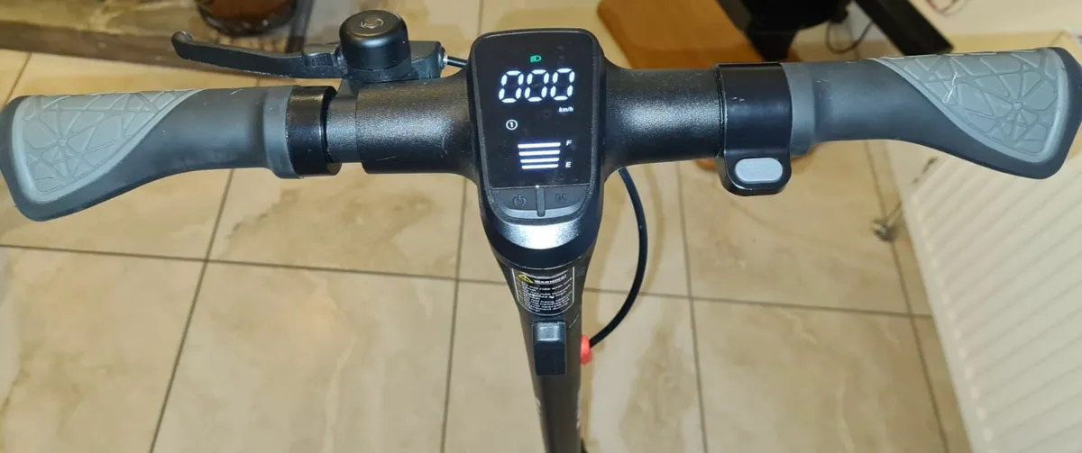 Kruz-Z Line Folding E-Scooter open to offers - Image 2