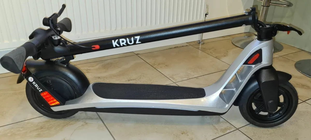 Kruz-Z Line Folding E-Scooter open to offers - Image 3