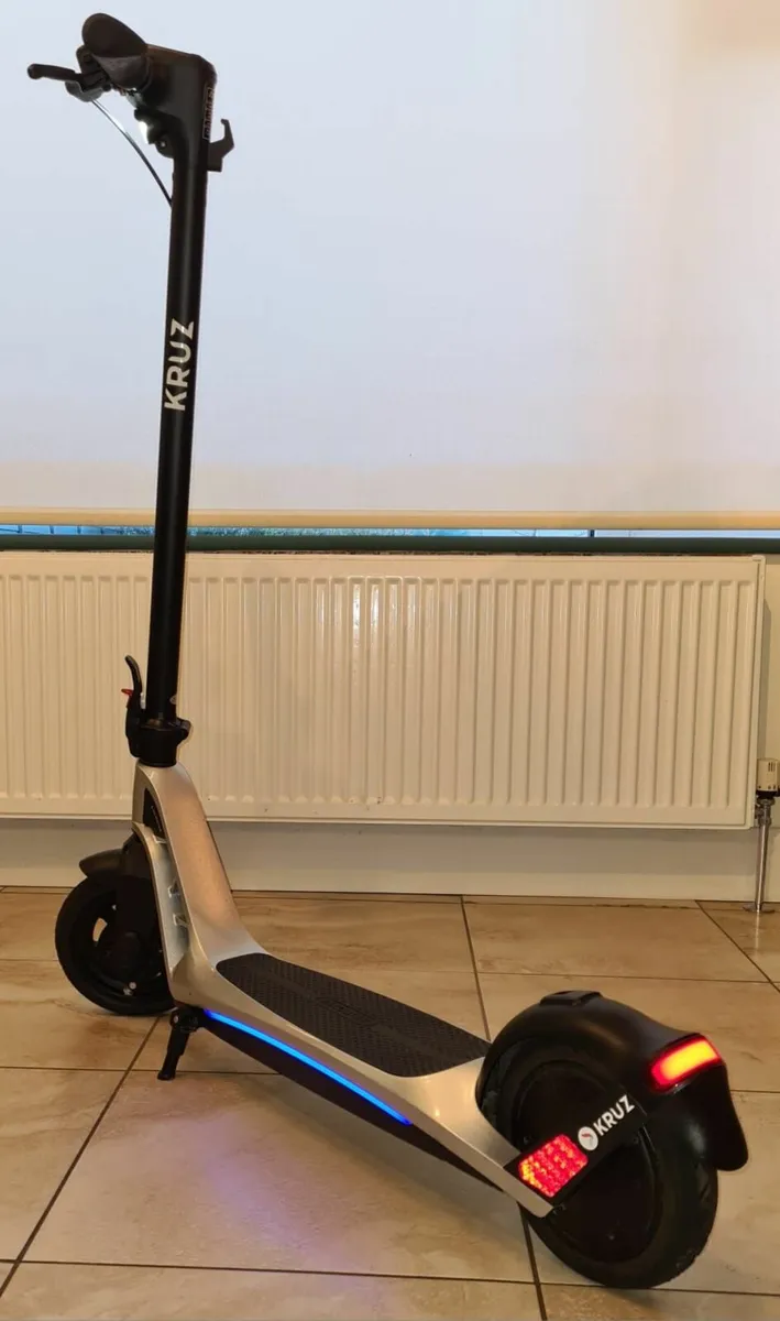 Kruz-Z Line Folding E-Scooter open to offers - Image 1