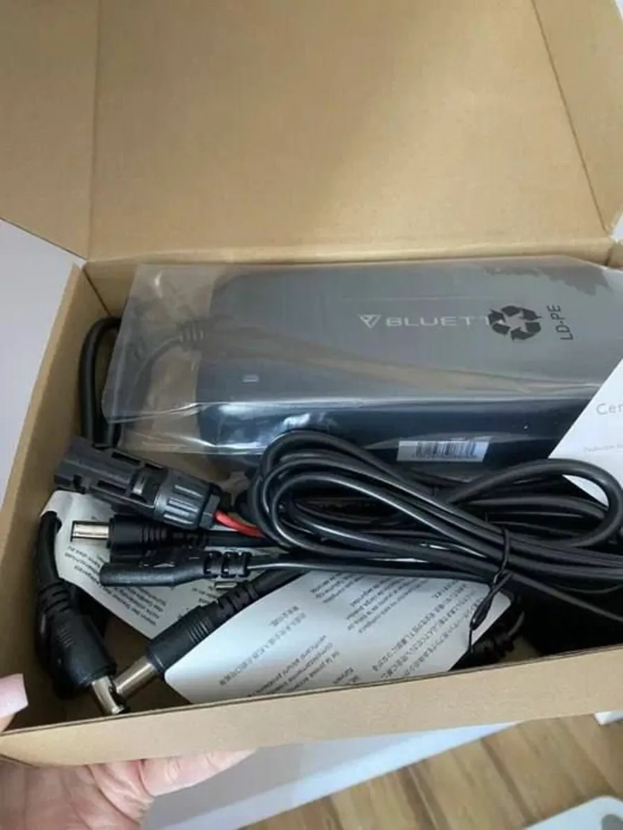 BLUETTI EB70 Portable Power Station 1000W 716Wh - Image 3