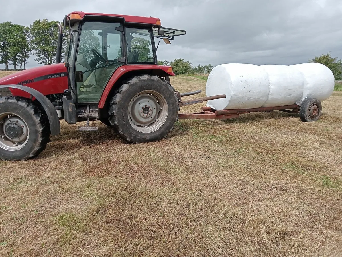 Bale trailer carries 3 bales - Image 4