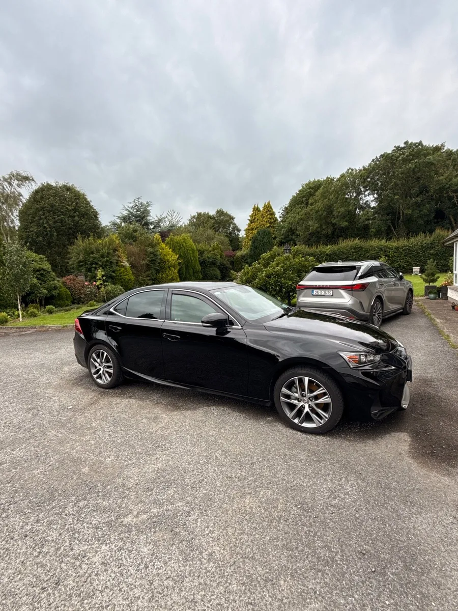 Lexus Is300h 2017 - Image 1