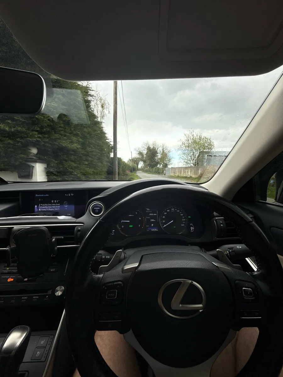 Lexus Is300h 2017 - Image 4