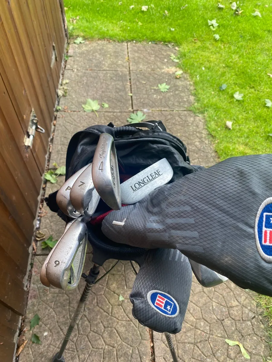 Junior golf clubs and bag - Image 1