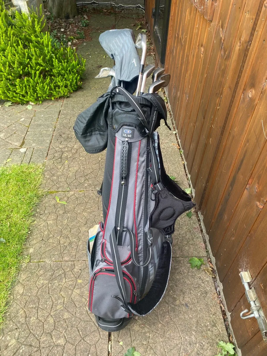 Junior golf clubs and bag - Image 2