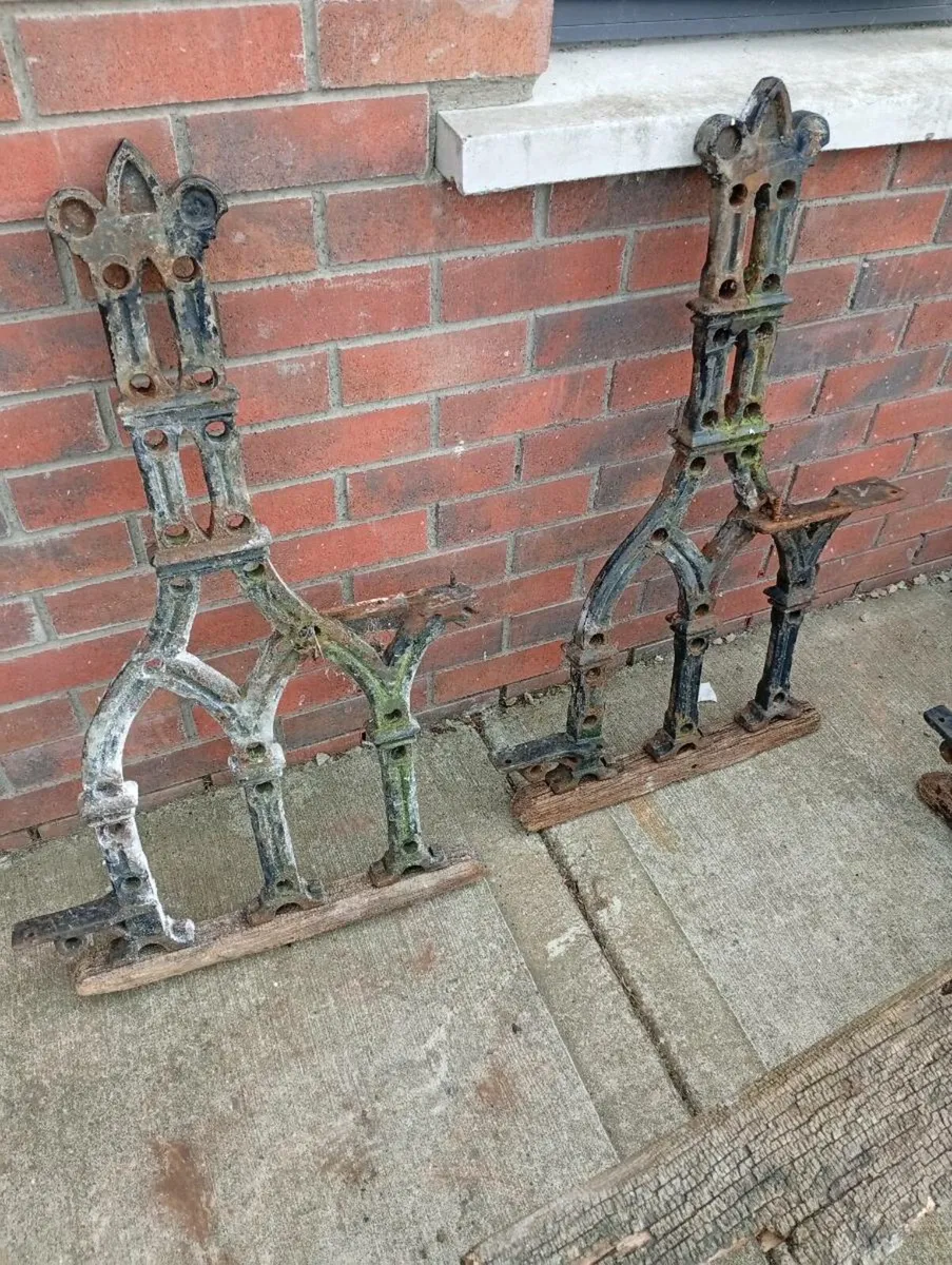 Old cast iron benches - Image 3